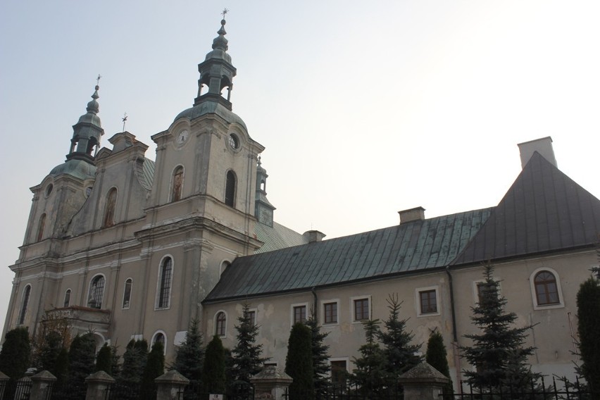 Klasztor i kościół OO. Bernardynów. Został wybudowany w XV i...