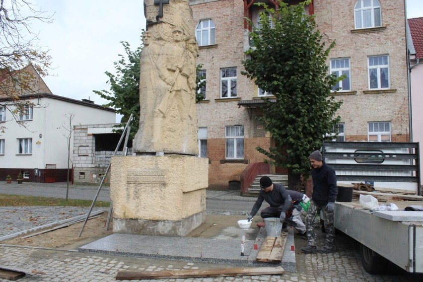 Remont pomnika powstańców wielkopolskich na ukończeniu