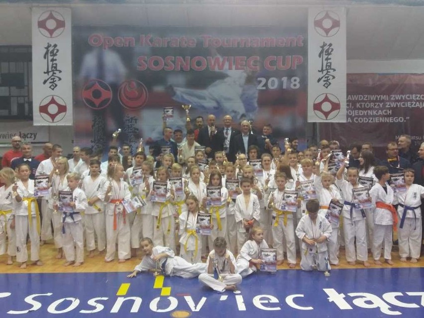 Zawodnicy Uczniowskiego Klubu Karate Shinkyokushinkai „OBI” z Wałbrzycha udanie walczyli w Sosnowcu