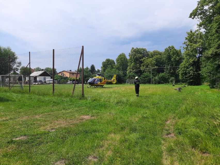 Lądowanie śmigłowca i akcja ratunkowa w Sieciechowicach