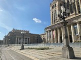 Latarnie sprzed Pałacu Kultury i Nauki w Warszawie przejdą renowację. Konserwator chce wpisać 8 kandelabrów do rejestru zabytków