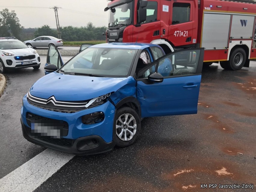 Wypadki w Jastrzębiu: zderzenie aut na DGP, samochód w rowie...