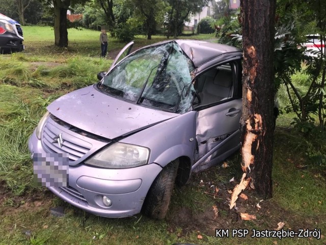 Wypadki w Jastrzębiu: zderzenie aut na DGP, samochód w rowie przy ul. Ranoszka