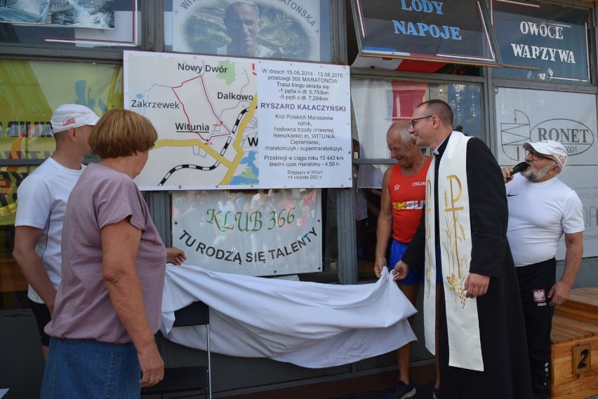 Odsłonięcie tablicy upamiętniającej wyczyny Ryszarda...