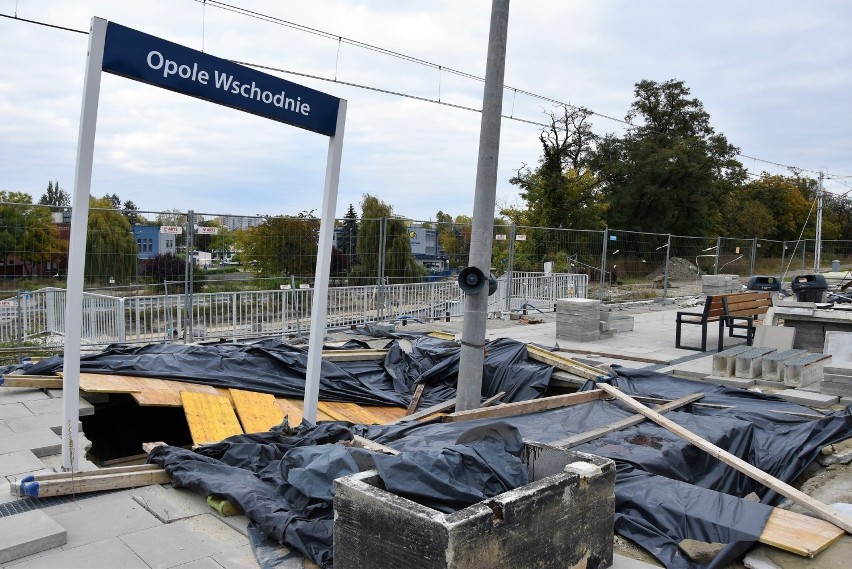 Opole Wschodnie. Zapadlisko na peronie coraz większe!