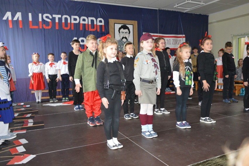 Szkoła językowa w Lęborku już świętuje 101 rocznicę odzyskania przez Polskę niepodległości