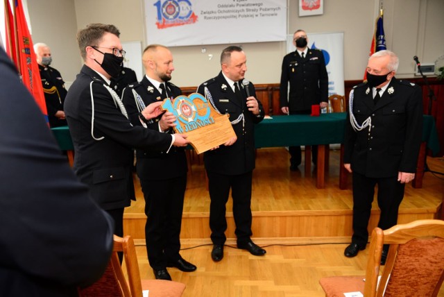 V Zjazd strażaków ochotników z powiatu tarnowskiego odbył się w minioną sobotę w Lubczy. Wybrano nowe władze i wręczono odznaczenia druhom