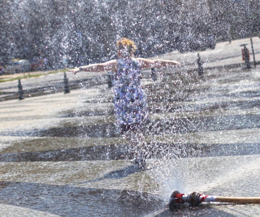 Kurtyna wodna na placu Adama Mickiewicza w Poznaniu