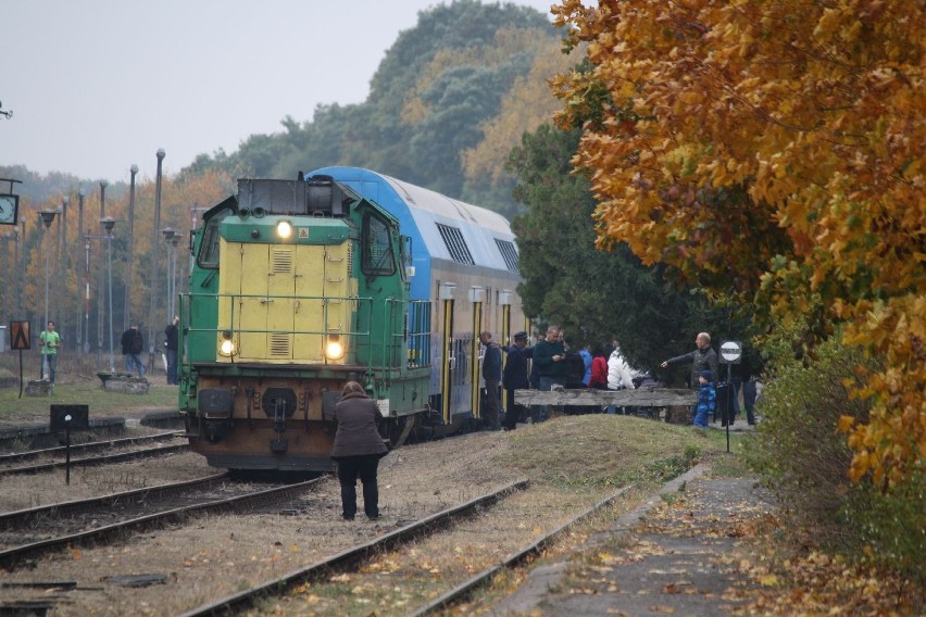 Pociąg turystyczny "Borowik" odwiedził zapomniane dworce w naszym powiecie [GALERIA]