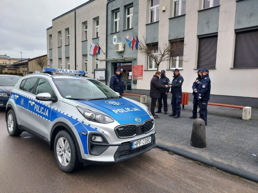 Nowy radiowóz oznakowany dla policji w Piotrkowie