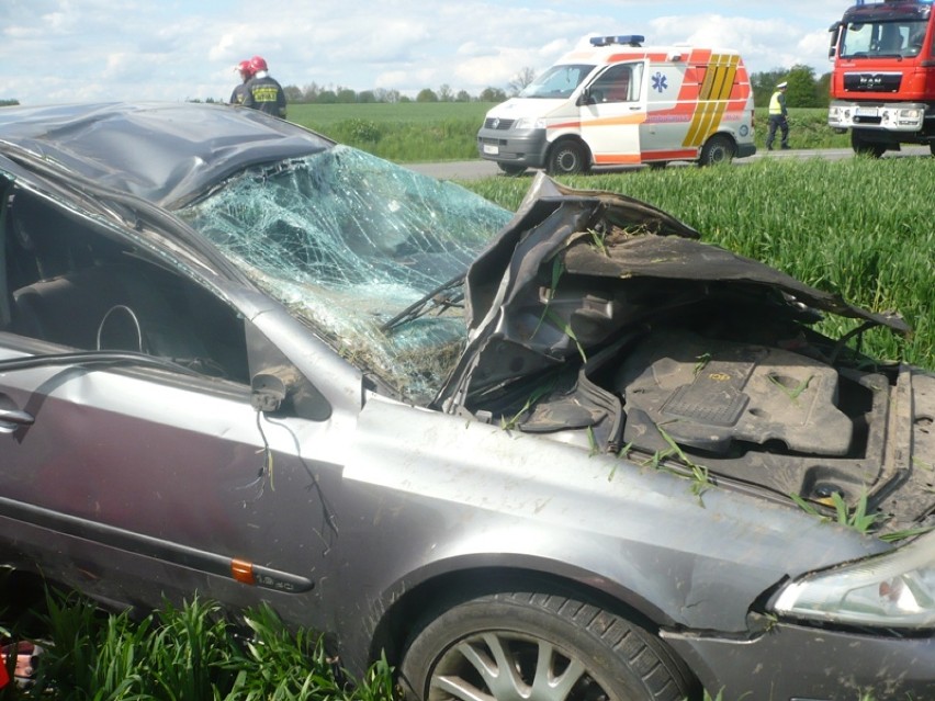 Wypadek w Bałcynach. Samochód dachował na poboczu