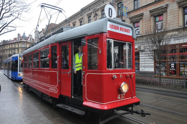 Zabytkowy tramwaj na Dzień Kobiet