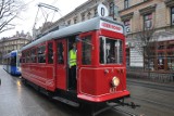 Zabytkowy tramwaj na Dzień Kobiet, a w środku kwiaty dla pań! ZDJĘCIA