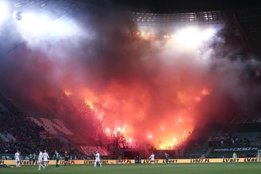 Śląsk- Legia 0:3. Race i fajerwerki, sędzia przerwał mecz! (FILMY, ZDJĘCIA)