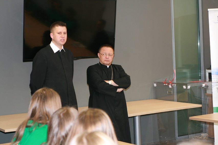 Ks. arcybiskup Grzegorz Ryś odwiedził NU-MED w Tomaszowie Mazowieckim [ZDJĘCIA]