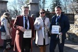 Wszystkich Świętych 2021. Kwesty na cmentarzach w Kielcach. Brali w nich udział politycy, włodarze miasta [ZDJĘCIA]