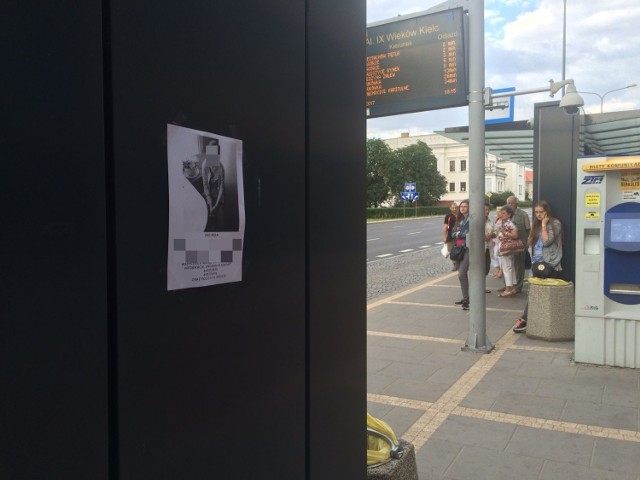 Takie plakaty zostały rozwieszone w wielu miejscach Kielc.