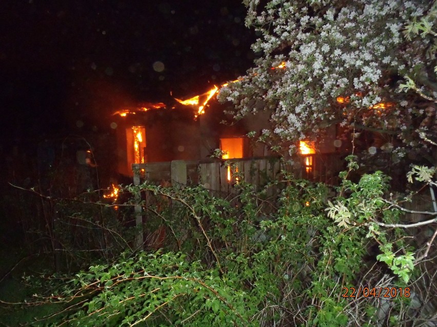 Spłonęła altanka ogrodowa w Krotoszynie. Znaleziono zwłoki 59-letniego mężczyzny [ZDJĘCIA]