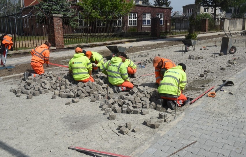Trwa remont ulicy Koszarowej w Sulechowie. Koszt inwestycji...