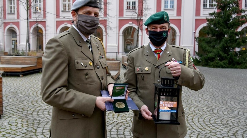 Światło dotarło do Poznania już kilka dni temu, jednak z...