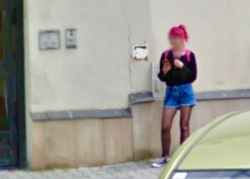 Moda na ulicach Nowego Sącza w Google Street View