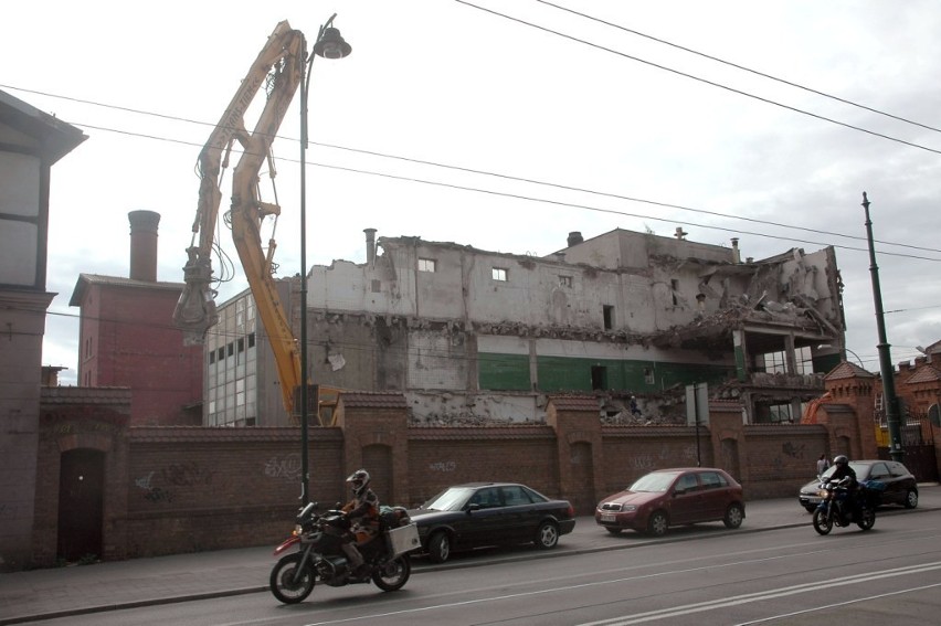 Wyburzanie budynków Browaru Lubicz [ZDJĘCIA]