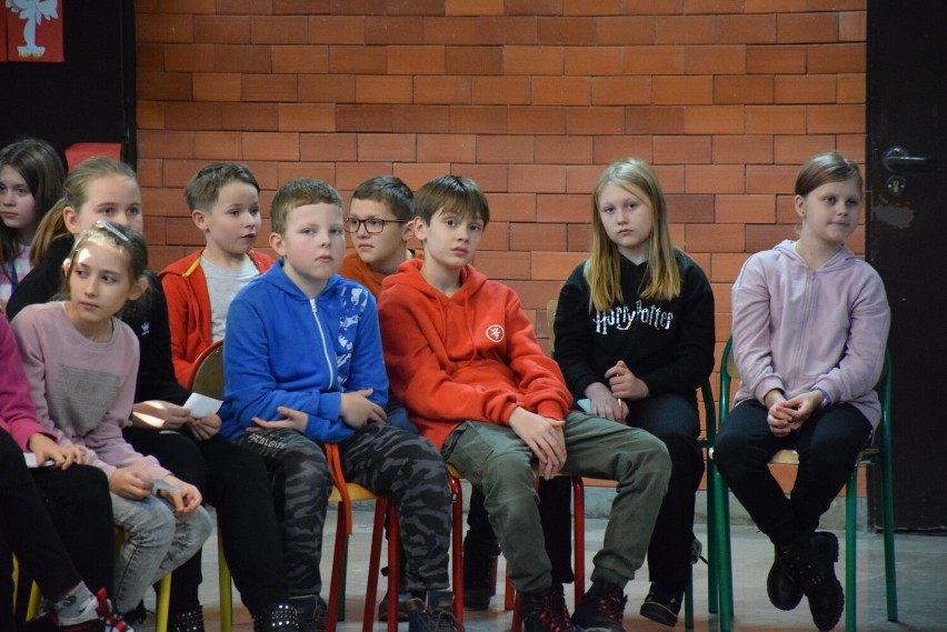 Anna Maria Wesołowska spotkała się z uczniami Szkoły Podstawowej im. UNICEF w Obornikach [ZDJĘCIA]
