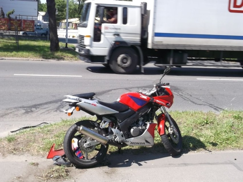Wypadek na Krakowskiej. Motocyklista zderzył się z samochodem (FOTO)