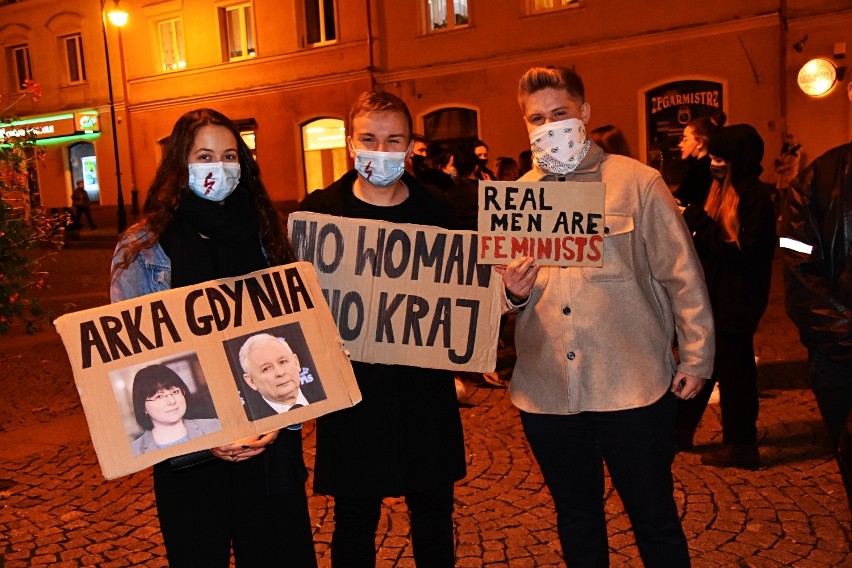Kolejny strajk kobiet w Oleśnicy już dziś. Tym razem protestujący przejdą się pod siedzibę Prawa i Sprawiedliwości
