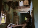 Urbex w Cieszynie. Zwiedzamy ruiny domu przy ul. Hażlaskiej - co można znaleźć w środku? Zobacz zdjęcia