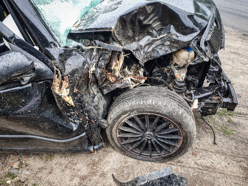 Wypadek na śliskiej drodze  w Pawłowicach Samochód wypadł z...