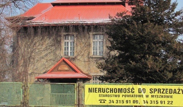 Jeszcze na poczatku roku pałacyk Bauerertzów w Myszkowie był na sprzedaż. Kupców jednak nie było i starostwo zrezygnowało z tej opcji decydując się na remont.
