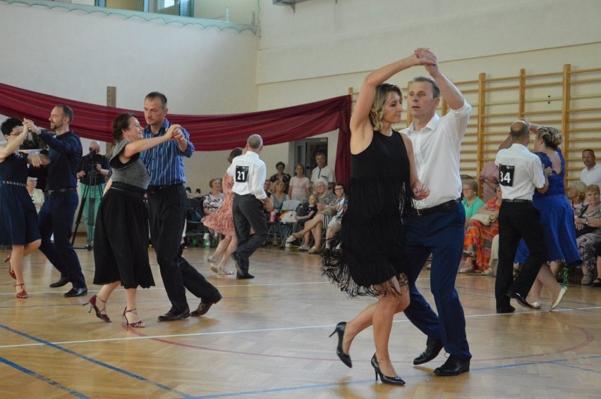 Turniej tańca dla dorosłych weekendowym hitem w Ostrowcu [DUŻO ZDJĘĆ]