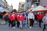 Parada koszykarska przeszła ulicami Gniezna w ramach inauguracji 17. Międzynarodowego Turnieju Koszykówki [FOTO, FILM]