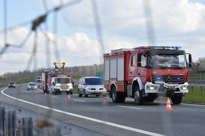 Wypadek na drodze ekspresowej S3 pod Legnicą [ZDJĘCIA]