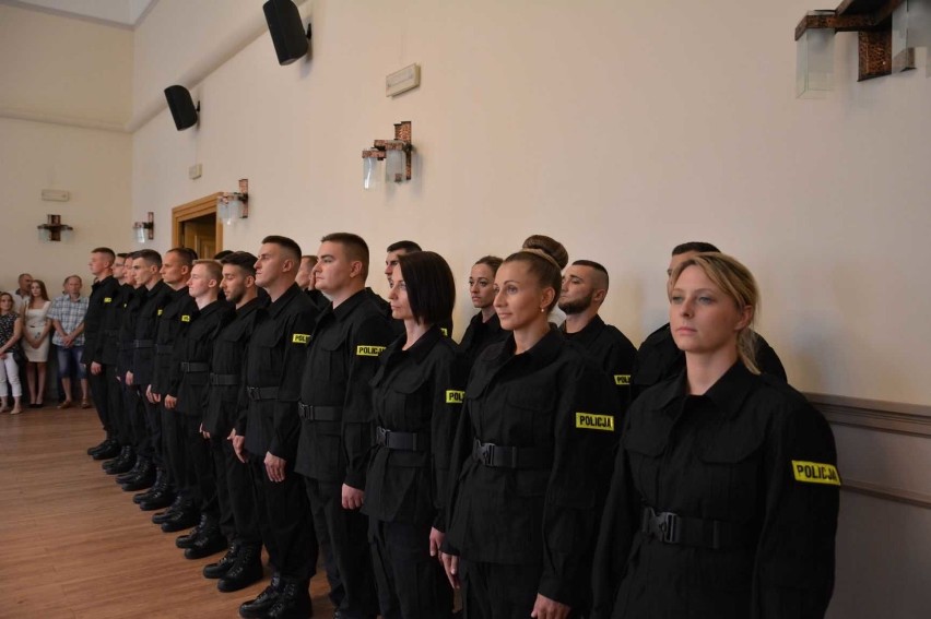 25 nowych policjantów na Opolszczyźnie. Ślubowanie w komendzie wojewódzkiej