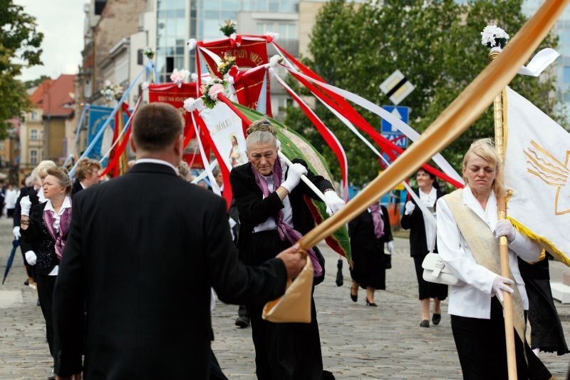 Boże Ciało: Wielka procesja na ulicach Poznania