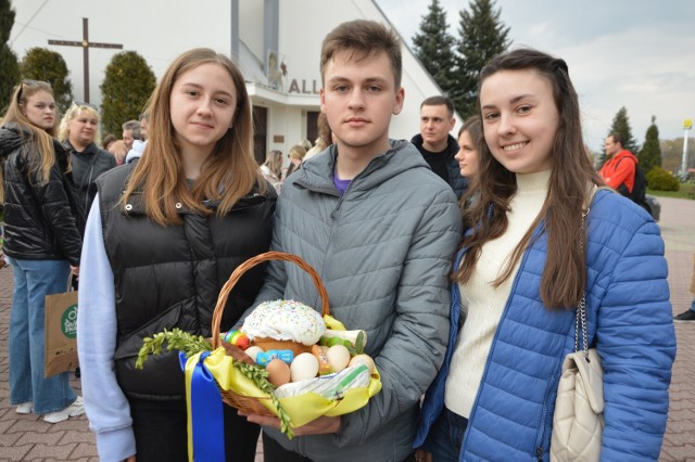 Wielkanoc prawosławna. Uchodźcy z Ukrainy poświęcili w Bełchatowie pokarmy na wielkanocny stół