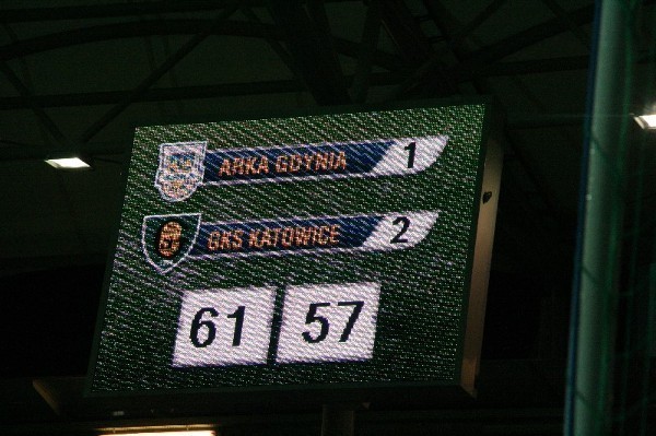 Arka Gdynia - GKS Katowice 1:2 [ZDJĘCIA]. GieKSa wygrywa w Gdyni. Kibice przerwali mecz