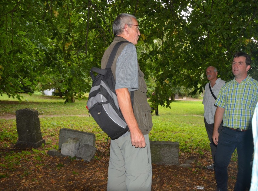 Malbork. Jak zagospodarować park za Szpitalem Jerozolimskim? Konsultacje społeczne i spacer w ramach rewitalizacji miasta