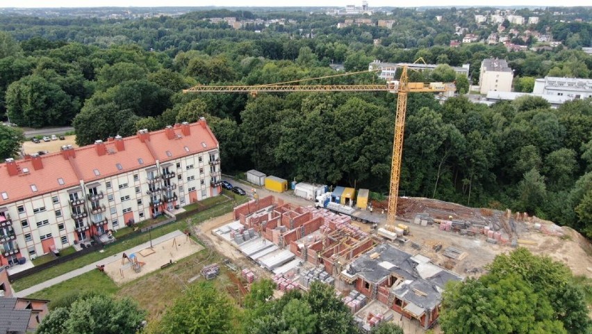 Obecnie w Jastrzębiu trwa budowa nowego bloku przy ul....