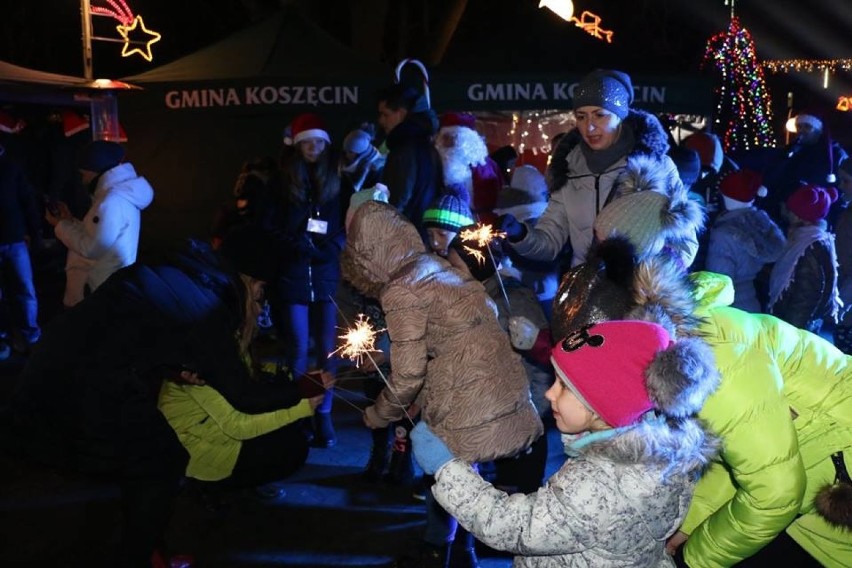 Mikołajki na Rynku w Koszęcinie zorganizowano 6 grudnia.