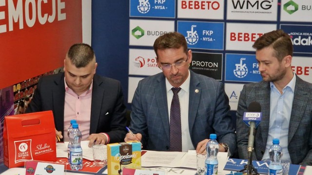 W sobotę (1 kwietnia)  podpisano umowę na organizację w Nysie  turnieju eliminacyjnego o Mistrzostwo Polski w siatkówce plażowej mężczyzn.