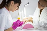 Top 10 najlepszych salonów manicure w Jędrzejowie. W którym salonie zrobisz najpiękniejsze paznokcie? (ADRESY, zdjęcia)