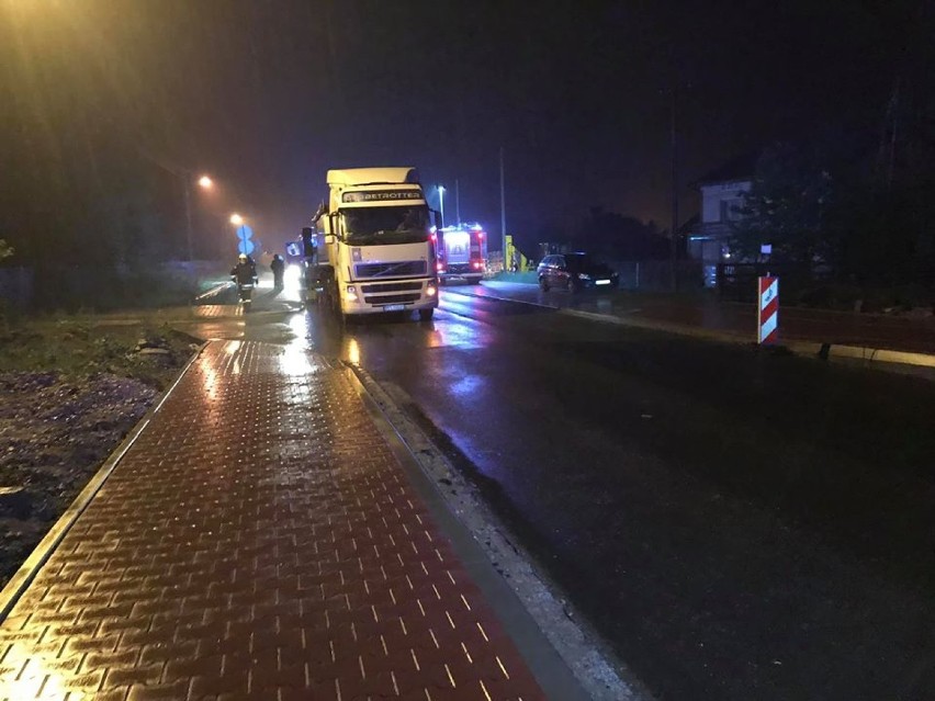 Dwa samochody ciężarowe zderzyły się w miejscowości Augustów w gminie Drzewica [ZDJĘCIA] 