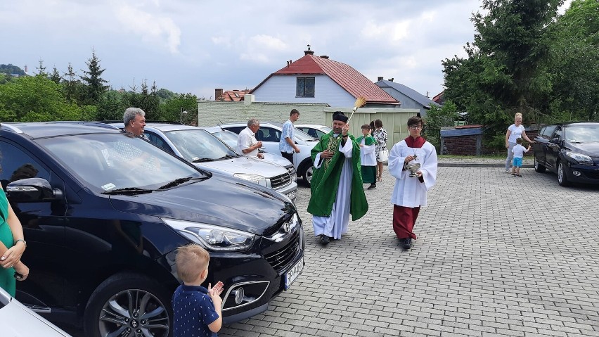 W parafiach w Przemyślu pobłogosławiono samochody i kierowców [ZDJĘCIA]