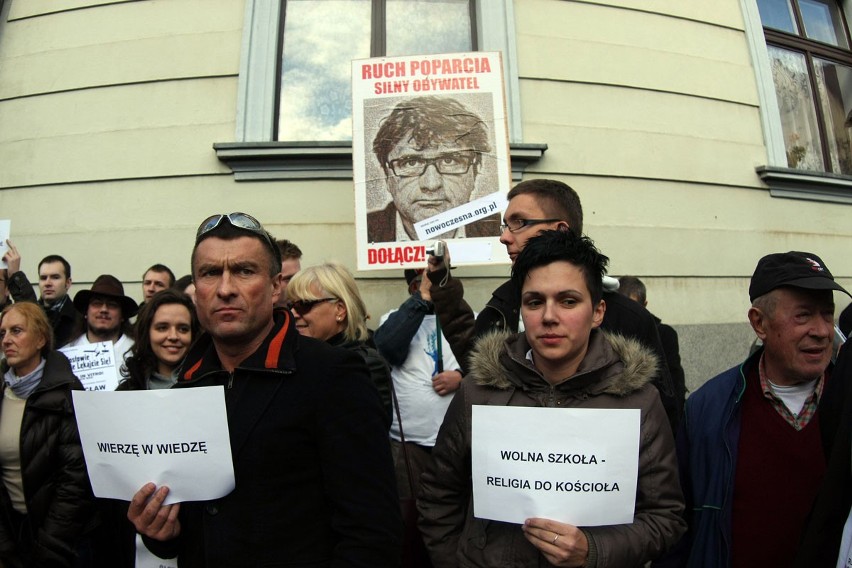 Wrocław: Palikot manifestował przed kurią