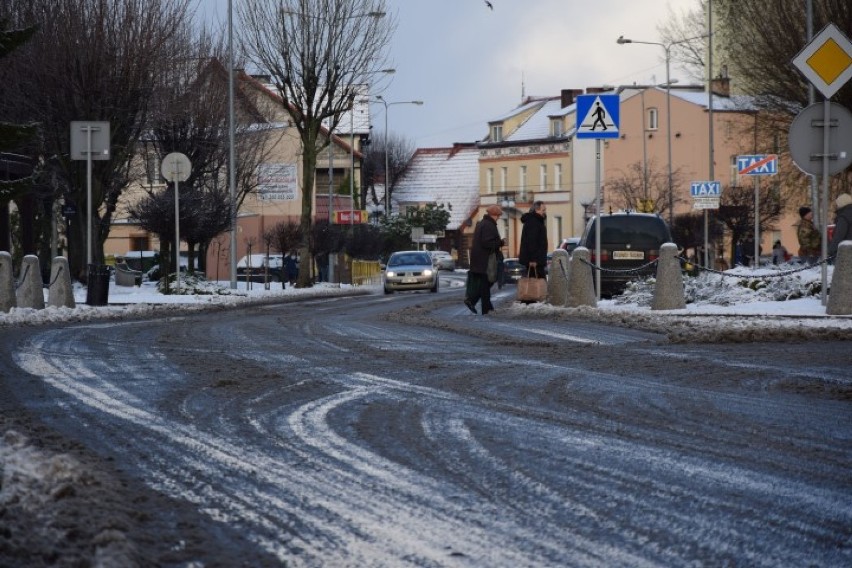 Nowy Dwór Gdański. Trudne warunki do jazdy to efekt...