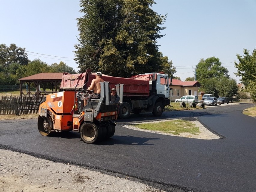Budowa drogi we Wrociszowie Górnym na finiszu