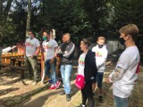 Młodzieżowa Rada Miasta w Szczawnie-Zdroju pomogła zwierzakom ze schroniska w Wałbrzychu. Zobaczcie, co im przywieźli